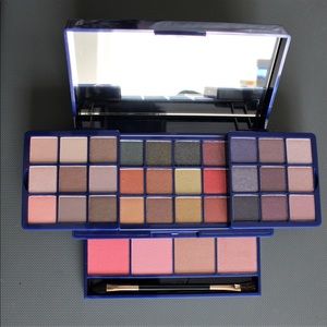 Avon Mega Eye Palette